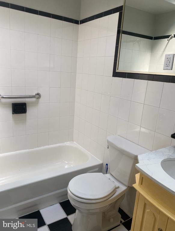 Photo - 1738 Stocker St