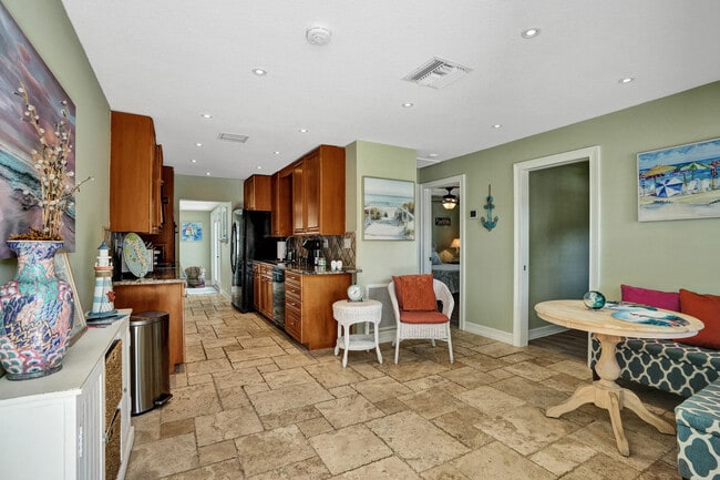 Photo - 1433 NE 27th St