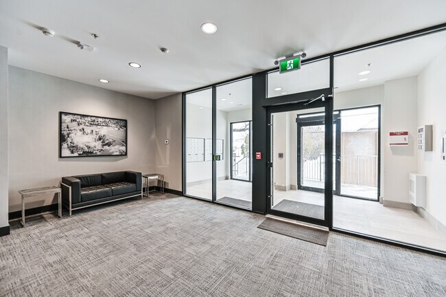 Photo - 8010 Kipling Av