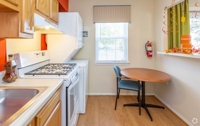 3BR, 1BA - 980 SF