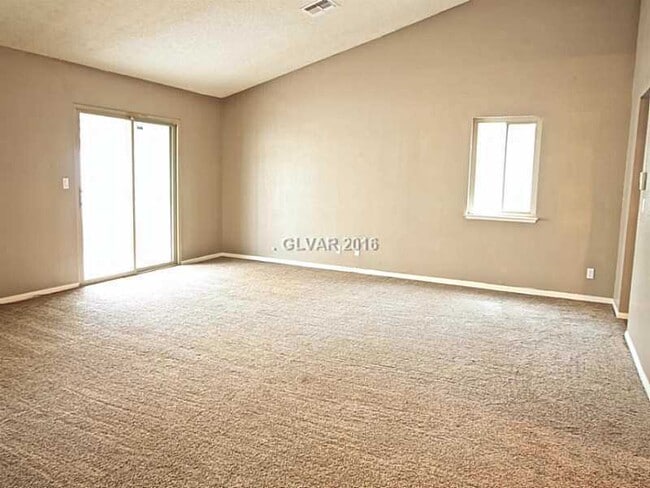Photo - 833 Spyglass Ln