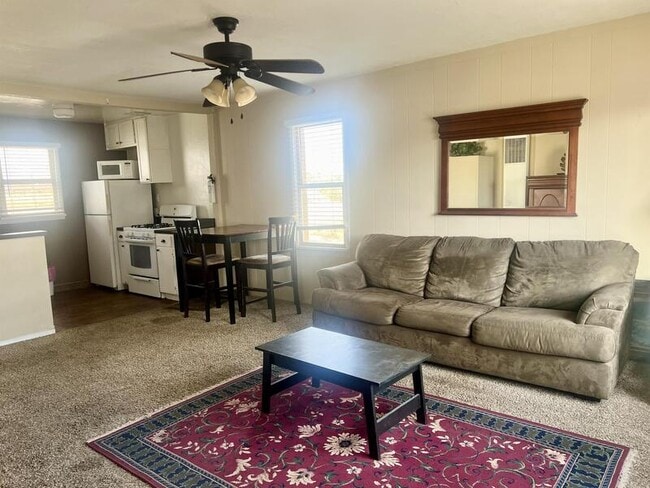 Photo - 564 N Main St