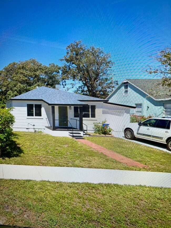 Building Photo - 515 N 7th St