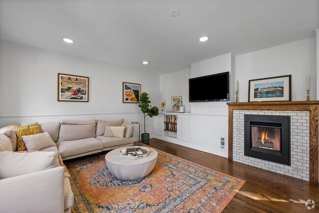 Building Photo - 3 Short St Pl Rental