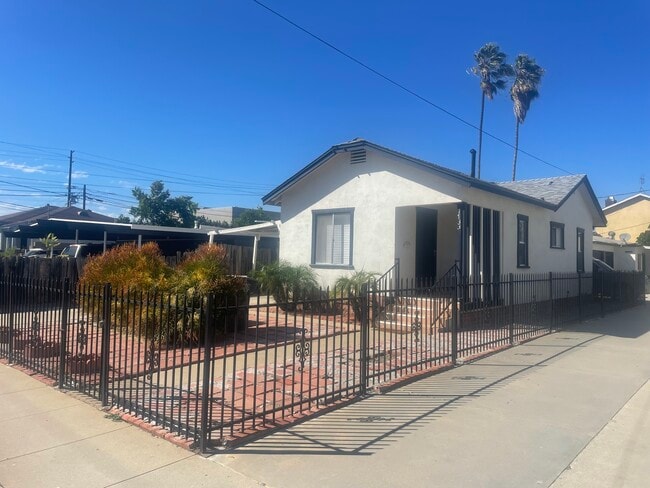 Building Photo - 1733 W 150th St Rental