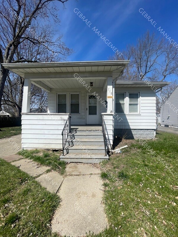 Photo - 718 Leland St House