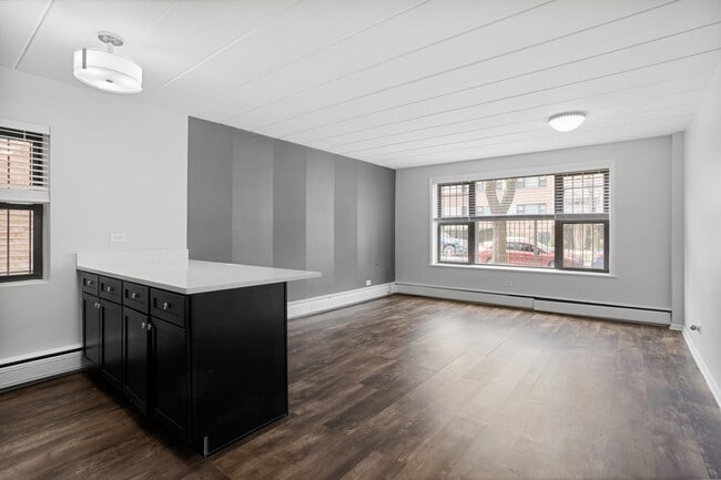 Photo - 6007 N Kenmore Ave