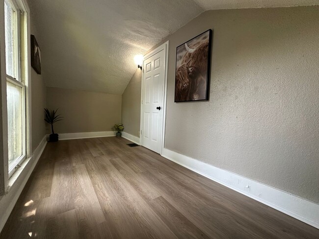 Photo - Renovated 3 bedroom house for rent in Wate...