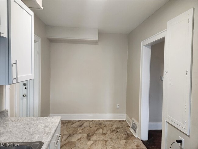 Photo - 529 E Cuyahoga Falls Ave Unit 3