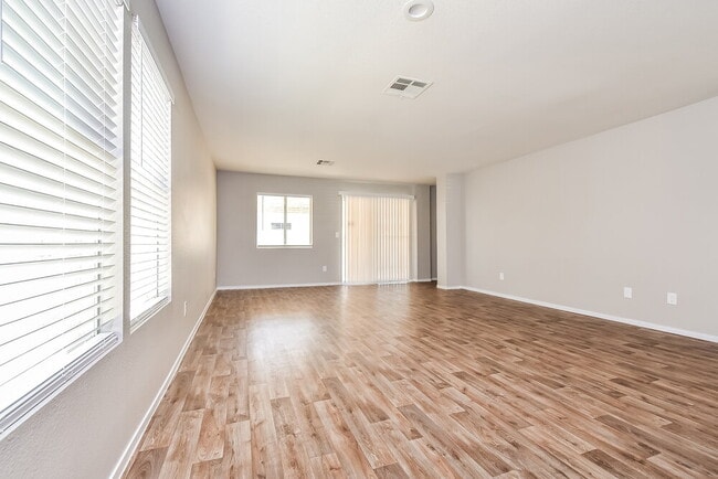 Photo - 613 Black Sand Ct