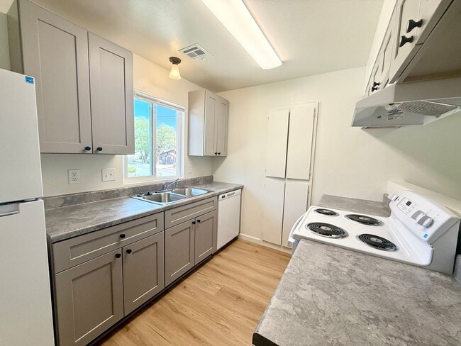 Photo - 564 Lincoln Ave Unit #B