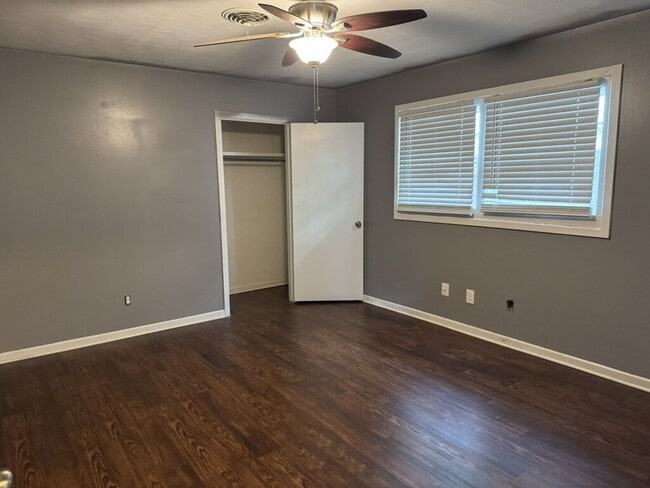 "Charming 2-Bedroom Duplex Retreat in Lubbock – Spacious 997 Sq Ft Gem!"
