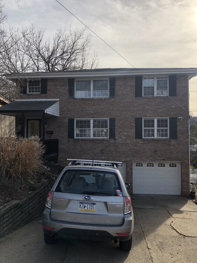 Building Photo - 203 Hillson Ave Unit 1st Floor