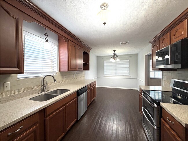 Photo - 1806 Airline Dr