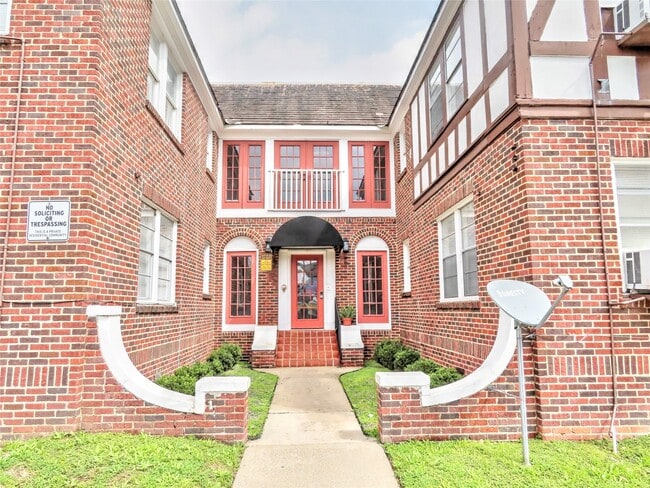 Building Photo - 3920 Fannin St Unit 111