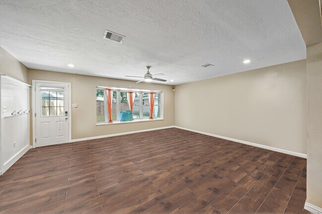 Photo - 2018 Westlake Rd