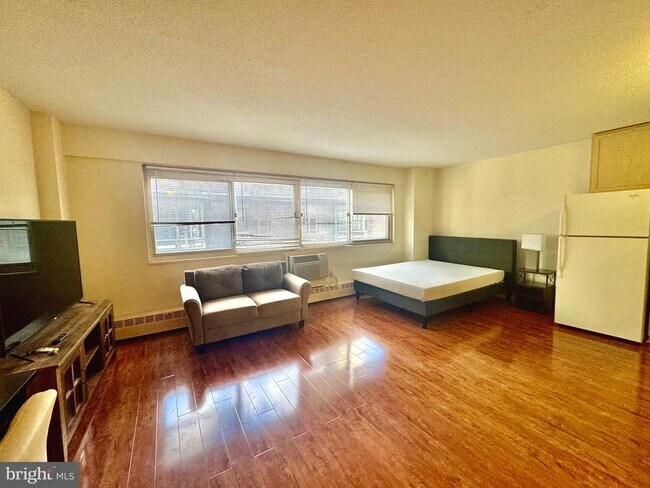 Building Photo - 2101-17 Chestnut St Unit 406 Rental