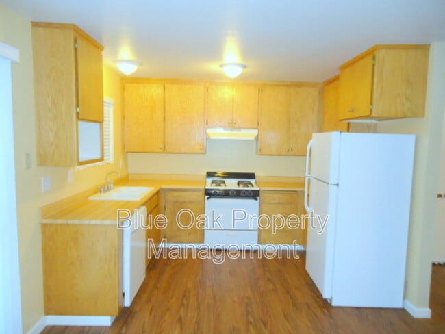 Photo - 403 Maple St