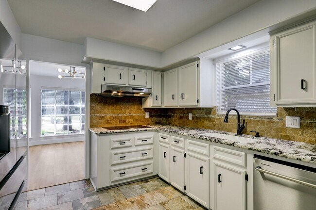 Photo - 5714 Spanish Oak Dr