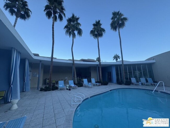 Building Photo - 810 E Palm Canyon Dr Unit 201