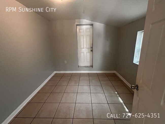 Photo - 8211 N 17th St