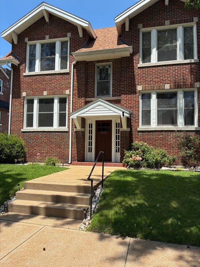 Building Photo - 5043 Nottingham Ave Unit 1 West
