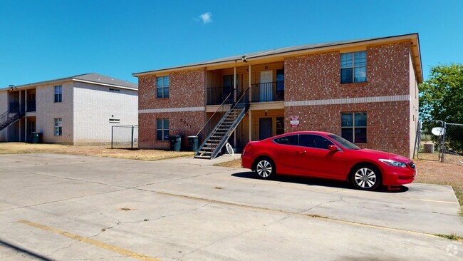 Building Photo - SPACIOUS AND AFFORDABLE!! Rental