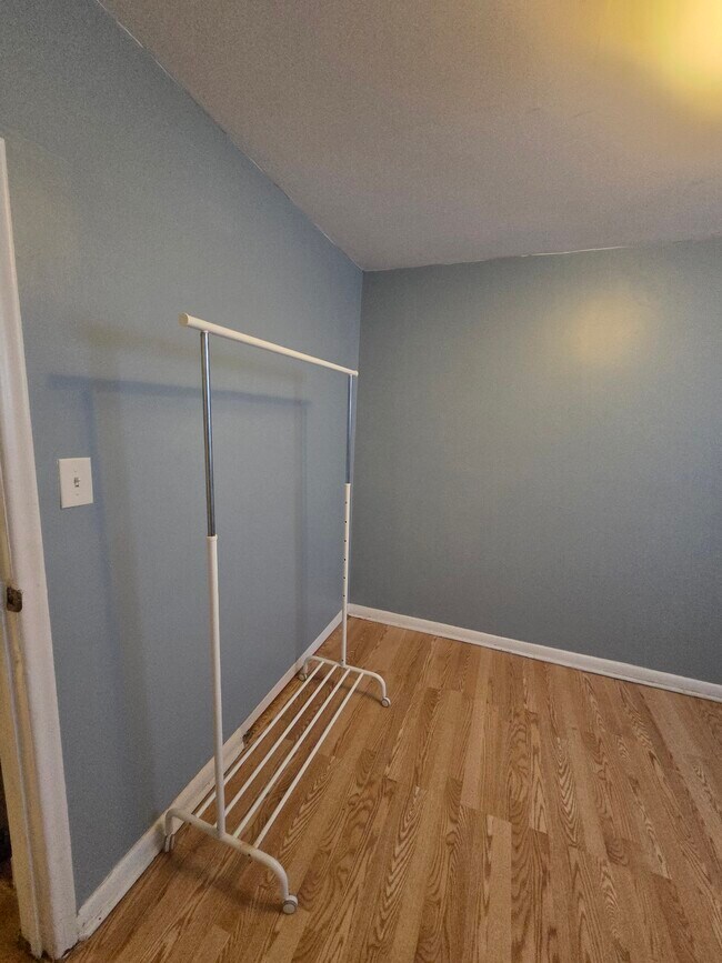 Photo - 14 Denbigh Cres Unit 1