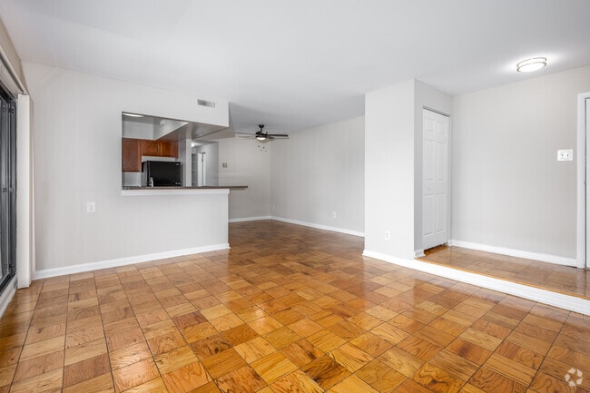 1BR, 1BA - 804SF - Living Room