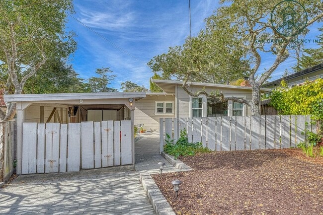 Building Photo - Charming Furnished Two Bedroom Cottage in Carmel-by-the-Sea