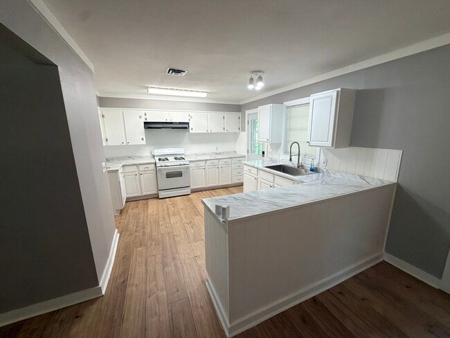 Photo - 1610 Dudley Ln