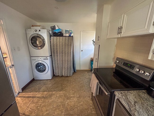 Photo - 3685 Ivanhoe St