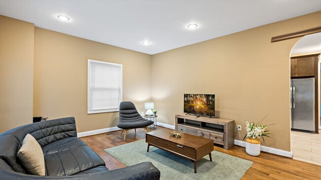 Photo - 800 S Washington St Unidad ID1431387P