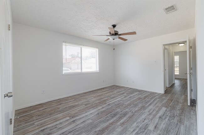 Photo - 16702 Pebbleglen Dr