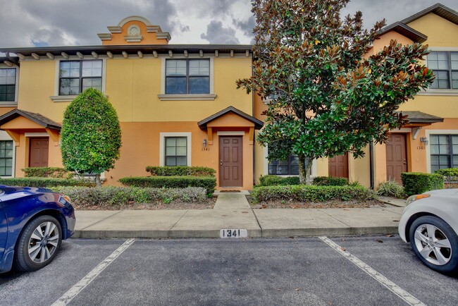 Cozy 2/2.5 Spacious Townhome with a Covere... - Cozy 2/2.5 Spacious Townhome with a Covere...