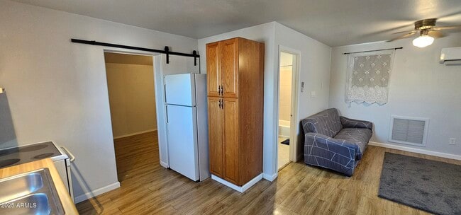 Photo - 574 S Park St