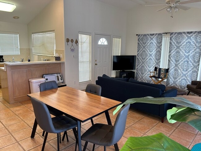 Photo - 415 Sun Dial Cir