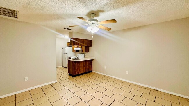 Photo - 979 BERKLEY ROAD Unit #4, AUBURNDALE, Florida 33823
