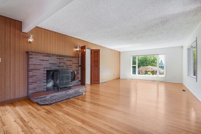 Photo - Beautiful 4 Bed, 2 Bath Rental Home in Happy Valley – 6.73 Acre lot!