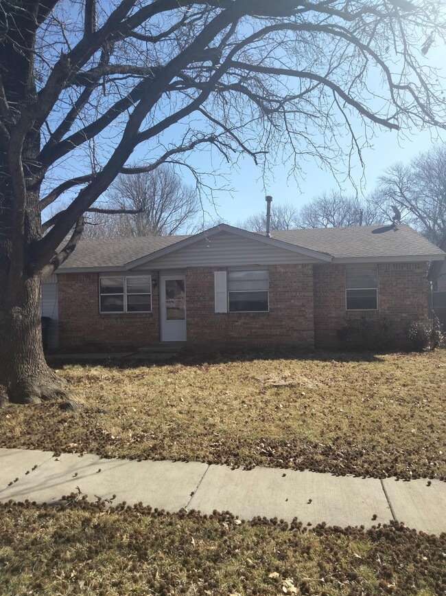 Building Photo - 409 S 190th E Ave