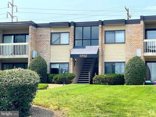 Building Photo - 6302 Hil-Mar Dr Unit 6-1 Rental