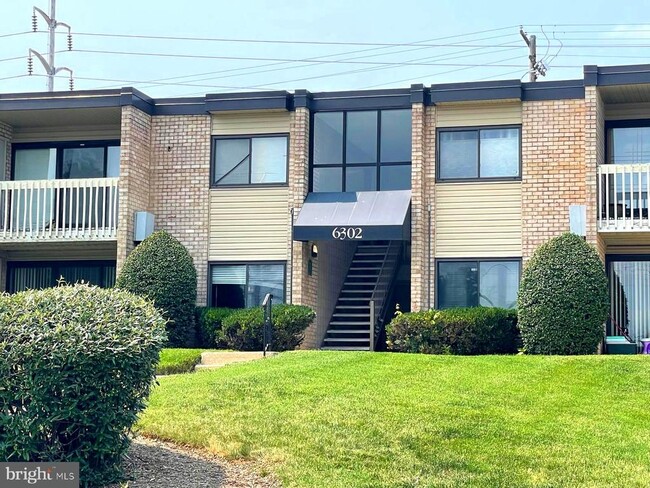 Building Photo - 6302 Hil-Mar Dr Unit 6-1 Rental