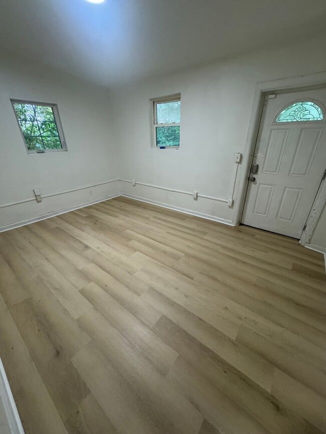 328 Marks Ave Unit 1