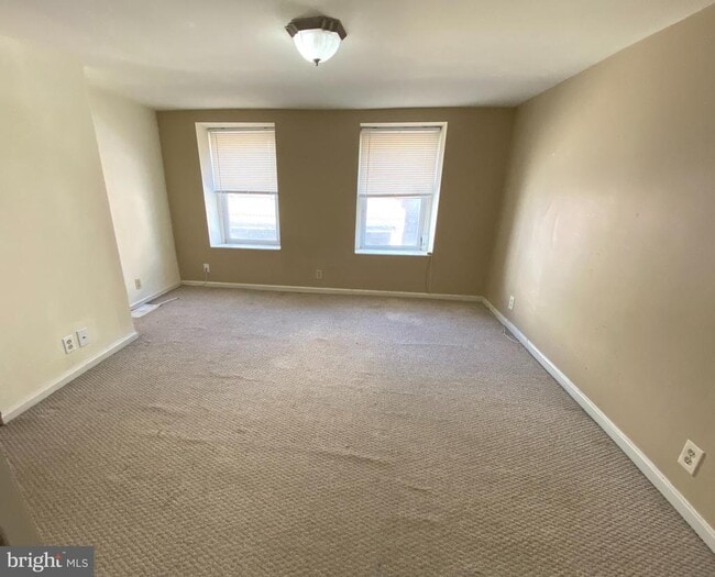 Photo - 4450 Baker St