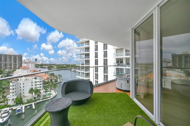Photo - 19707 Turnberry Way Unidad 17A