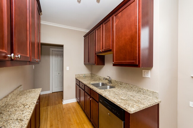 Photo - 3101 N Racine Ave Unidad 1