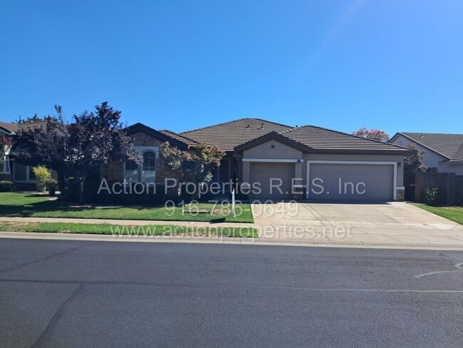 Building Photo - Action Properties R.E.S. Inc. Offering Beautiful Highland Park Single Story 3 Car, 4 Bedroom, Gar...