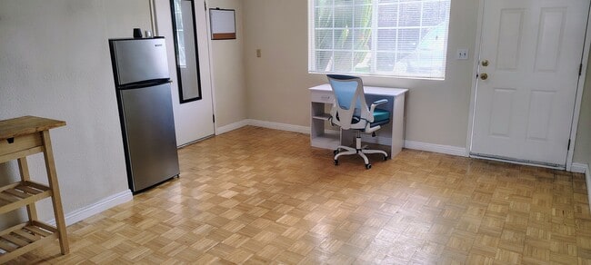 317 Cucamonga Ave Unit Studio