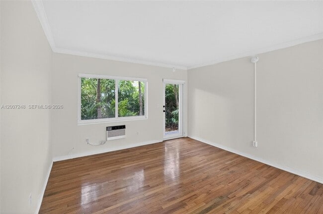 Photo - 428 Collins Ave Unit 4