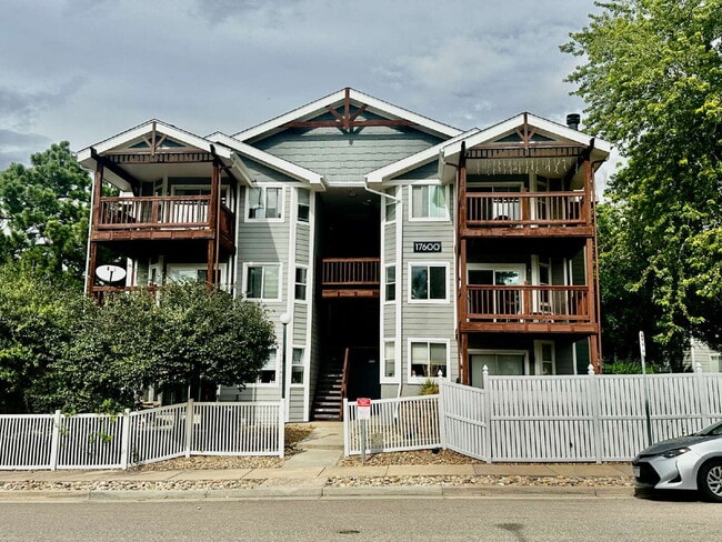 Building Photo - "Charming 2-Bed Condo Retreat in Aurora!" Unit 1522R